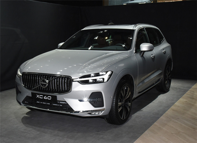 拿优惠换销量？沃尔沃XC60降价小10万，配2.0T+8AT性价比太高了（沃尔沃xc60价格优惠幅度）