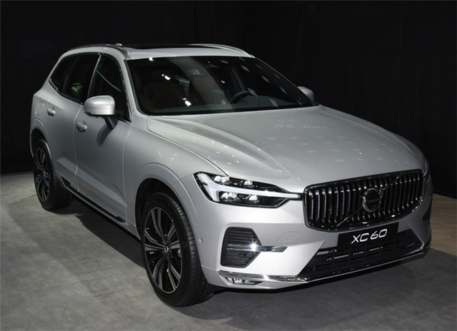 拿优惠换销量？沃尔沃XC60降价小10万，配2.0T+8AT性价比太高了（沃尔沃xc60价格优惠幅度）