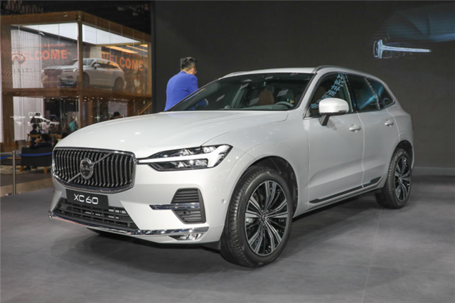 拿优惠换销量？沃尔沃XC60降价小10万，配2.0T+8AT性价比太高了（沃尔沃xc60价格优惠幅度）