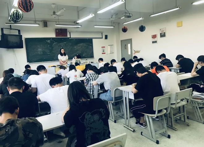 上海环球雅思暑期课程预购优惠，早报名早享优惠！(上海环球雅思学校网点)