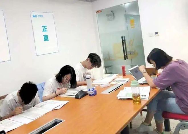 上海环球雅思暑期课程预购优惠，早报名早享优惠！(上海环球雅思学校网点)