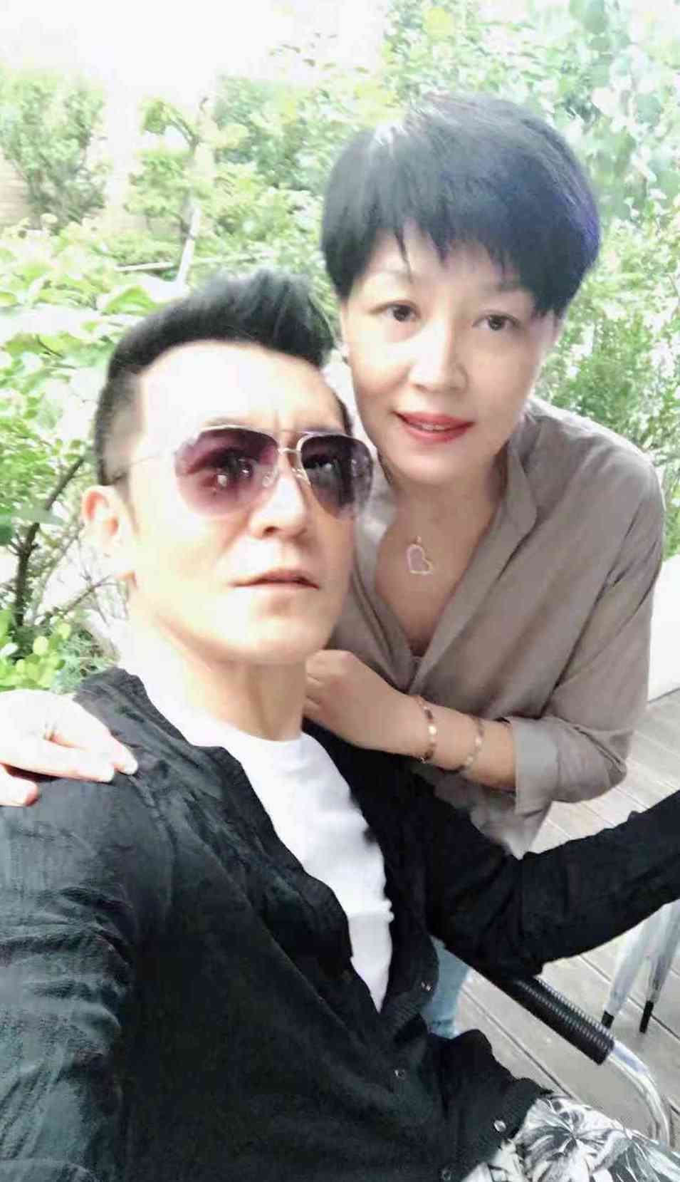 哈文：丈夫李咏病逝后坚持不改嫁，还定期给公婆生活费（哈文和李咏的爱情）