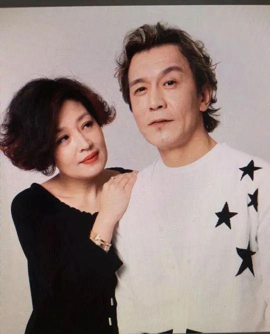 哈文：丈夫李咏病逝后坚持不改嫁，还定期给公婆生活费（哈文和李咏的爱情）