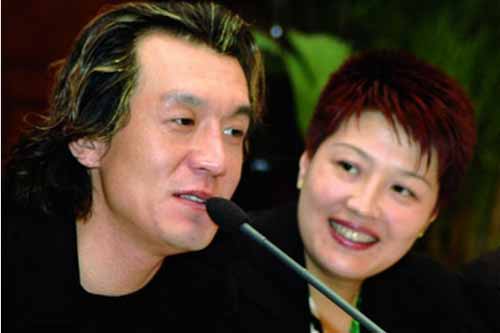 哈文：丈夫李咏病逝后坚持不改嫁，还定期给公婆生活费（哈文和李咏的爱情）