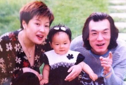 哈文：丈夫李咏病逝后坚持不改嫁，还定期给公婆生活费（哈文和李咏的爱情）
