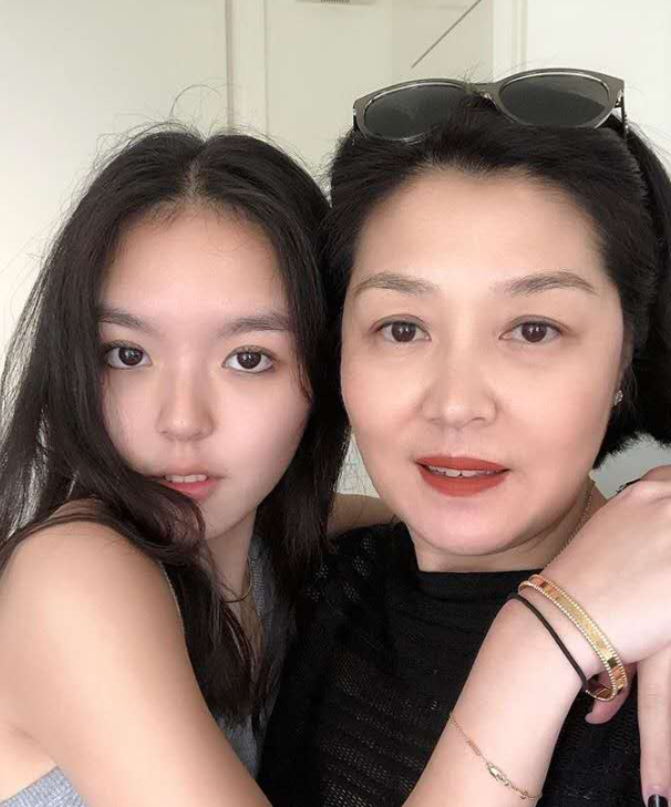 哈文：丈夫李咏病逝后坚持不改嫁，还定期给公婆生活费（哈文和李咏的爱情）