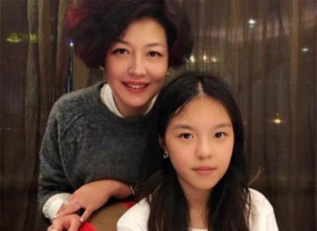 哈文：丈夫李咏病逝后坚持不改嫁，还定期给公婆生活费（哈文和李咏的爱情）