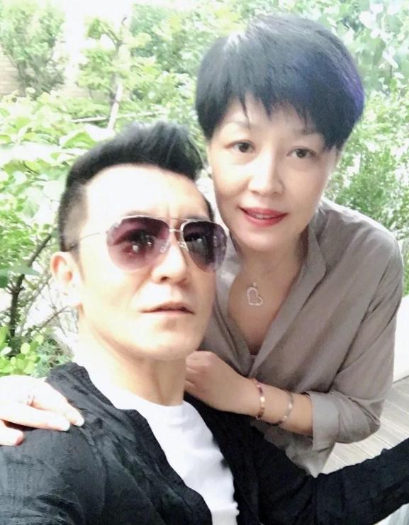 李咏病逝5年，哈文拒绝改嫁坚持赡养婆婆，直言：我永远是李家人