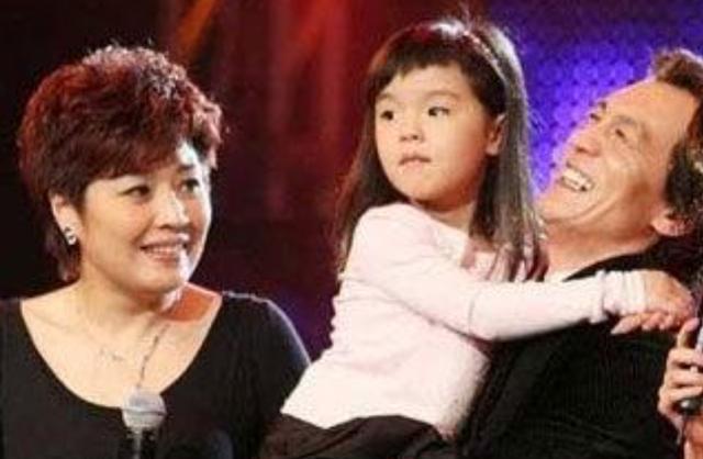 李咏病逝5年，哈文拒绝改嫁坚持赡养婆婆，直言：我永远是李家人