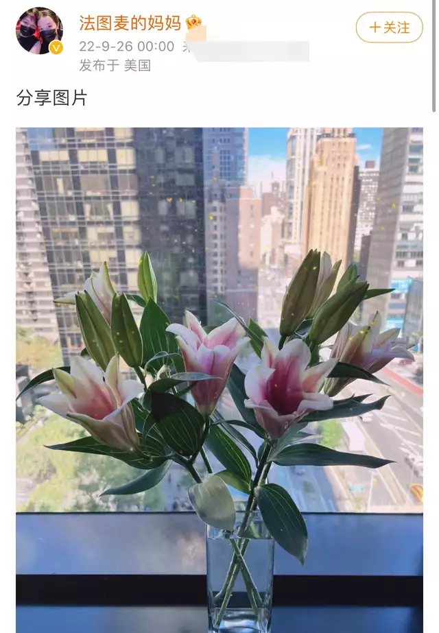 李咏妻子晒照纪念结婚30周年！与女儿定居美国，网友劝其再找他人那个高考故意考0分，写8000字抨击高考制度的蒋多多，现在怎样？（李咏和妻子）