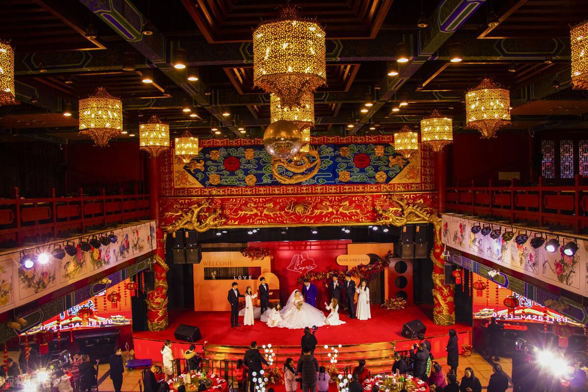五星级酒店办婚礼有多豪？5万起步，做好预算让婚礼变得更加完美（五星级酒店办婚礼费用）