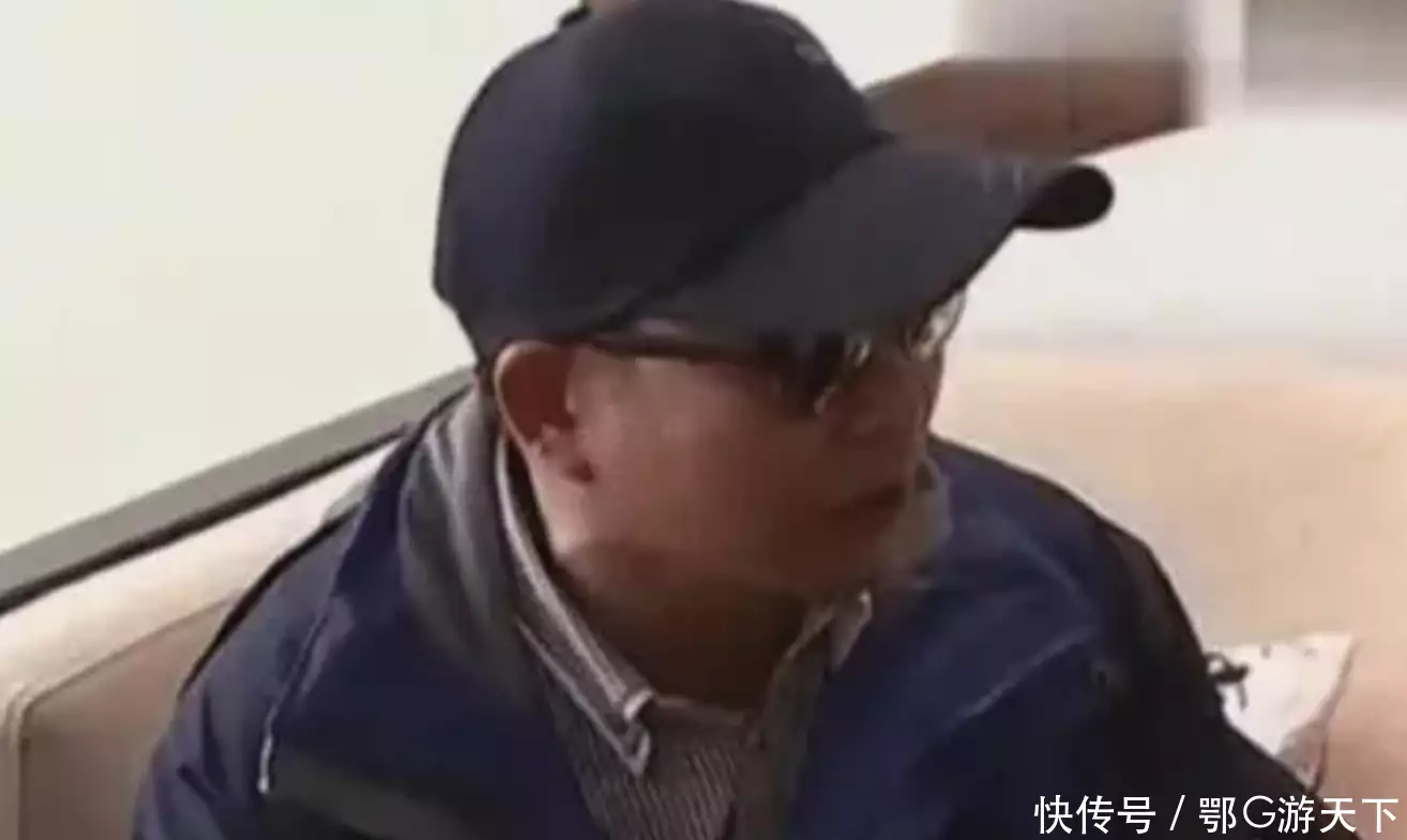 20年浙江一婚宴五粮液被调包，18人住院，家属索赔50万，结果如何礼堂门卫隐藏身份60年，女婿“设局”暴露其身份，授奖时泪流满面（宜宾五粮液婚宴酒价格表）
