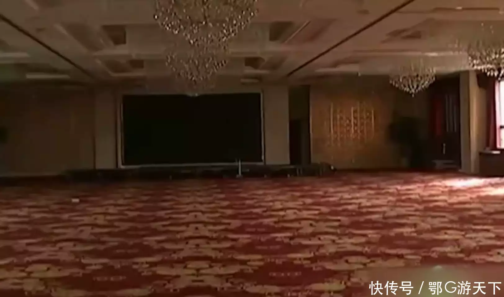 20年浙江一婚宴五粮液被调包，18人住院，家属索赔50万，结果如何礼堂门卫隐藏身份60年，女婿“设局”暴露其身份，授奖时泪流满面（宜宾五粮液婚宴酒价格表）
