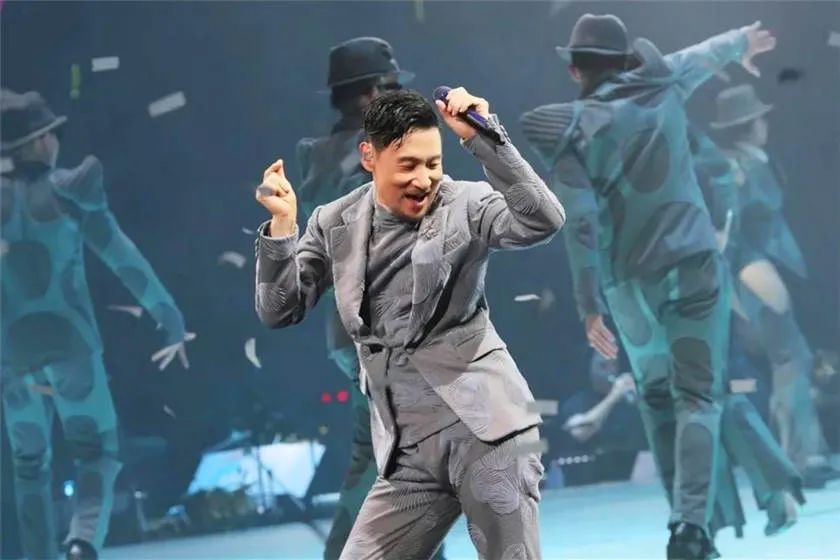 《孤勇者》很火，却难掩“歌神”的消亡