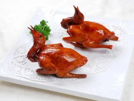 江西农村一位阿姨参加上海婚宴，菜上桌全是精品，网友：真精致（江西新娘出嫁视频）
