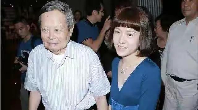 有种“整容”叫翁帆结婚，丈夫杨振宁变化不大，她却像换了个人（翁帆接受采访:和杨振宁结婚当天）