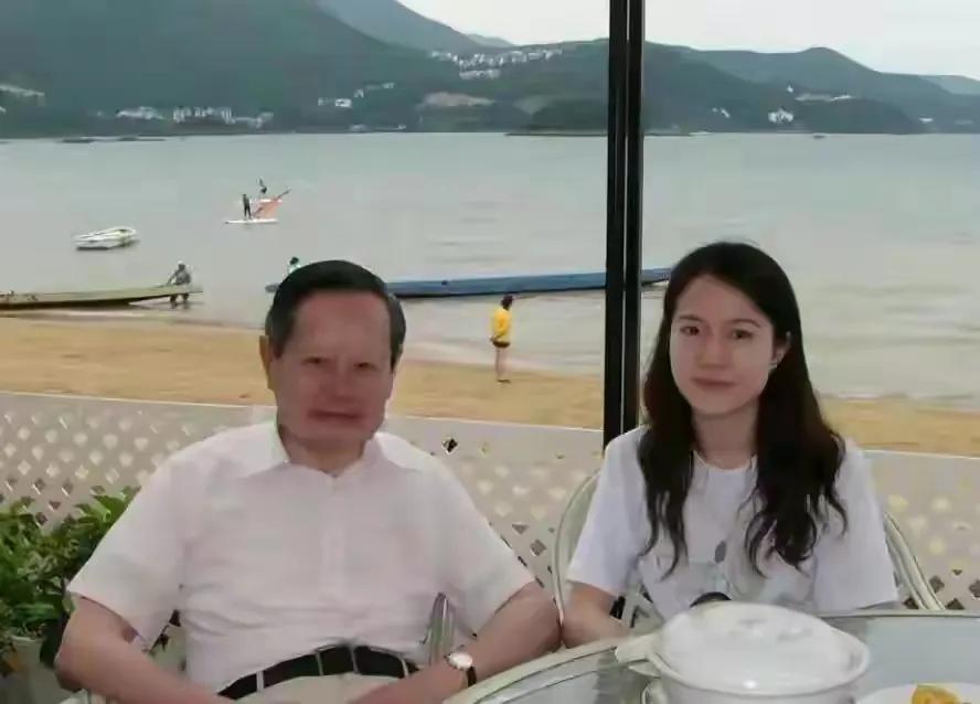 有种“整容”叫翁帆结婚，丈夫杨振宁变化不大，她却像换了个人（翁帆接受采访:和杨振宁结婚当天）
