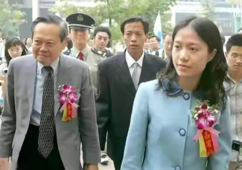 有种“整容”叫翁帆结婚，丈夫杨振宁变化不大，她却像换了个人（翁帆接受采访:和杨振宁结婚当天）