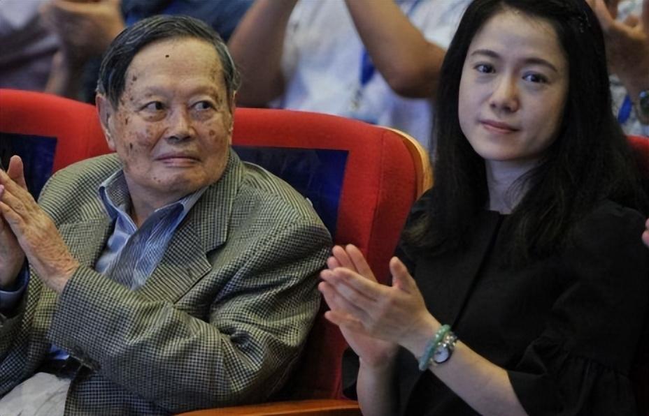 杨振宁101岁，翁帆嫁给他19年了，他们如今怎么样？（杨振宁和翁帆结婚日期）