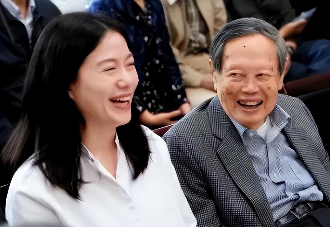 杨振宁101岁，翁帆嫁给他19年了，他们如今怎么样？（杨振宁和翁帆结婚日期）