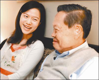 28岁翁帆嫁82岁杨振宁，被网友骂，却获男方大赞（翁帆嫁给杨振宁之前结过婚吗视频）