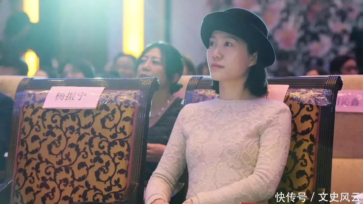 杨振宁妻子翁帆：我比老公小54岁，但我们是真心相爱央视主持人李瑞英，工作突接儿子坠楼消息，她含泪说出了22个字（杨振宁妻子翁帆怀孕了吗）