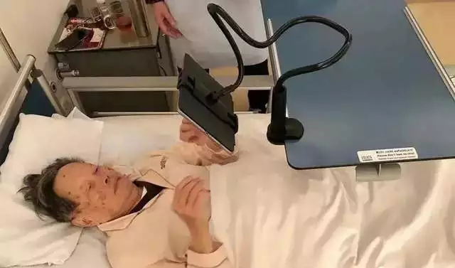 杨振宁，刚过完百岁生日，就住进了医院！他愿望能活到茶寿王力宏与李靓蕾首次同框出庭:男方苍老，女方眼神空洞一言不发（杨振宁100岁发言）