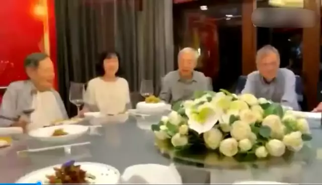 杨振宁，刚过完百岁生日，就住进了医院！他愿望能活到茶寿王力宏与李靓蕾首次同框出庭:男方苍老，女方眼神空洞一言不发（杨振宁100岁发言）