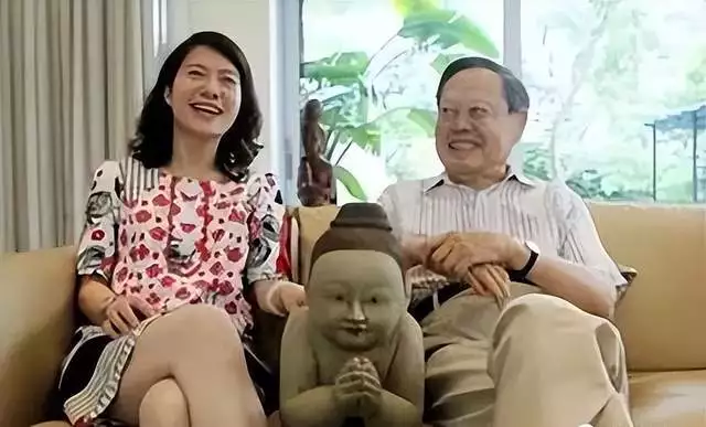 杨振宁，刚过完百岁生日，就住进了医院！他愿望能活到茶寿王力宏与李靓蕾首次同框出庭:男方苍老，女方眼神空洞一言不发（杨振宁100岁发言）