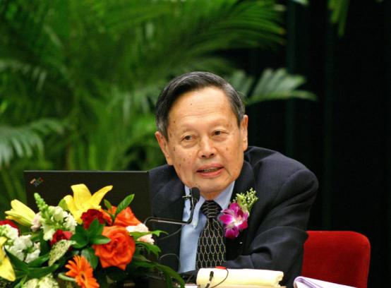 老夫少妻，28岁翁帆嫁82岁杨振宁，为爱相守18年，备受质疑（翁帆嫁给杨振宁几岁生子）