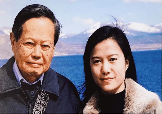 老夫少妻，28岁翁帆嫁82岁杨振宁，为爱相守18年，备受质疑（翁帆嫁给杨振宁几岁生子）