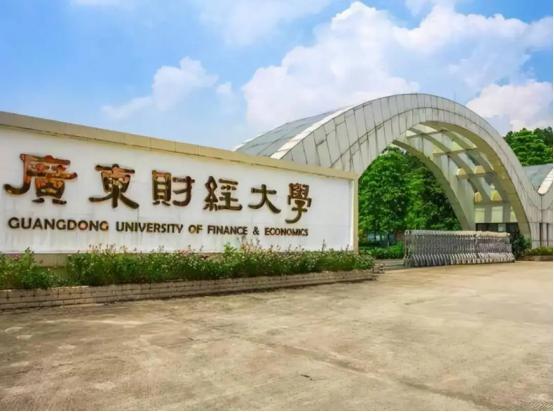 老夫少妻，28岁翁帆嫁82岁杨振宁，为爱相守18年，备受质疑（翁帆嫁给杨振宁几岁生子）