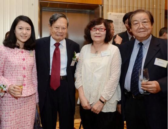 老夫少妻，28岁翁帆嫁82岁杨振宁，为爱相守18年，备受质疑（翁帆嫁给杨振宁几岁生子）