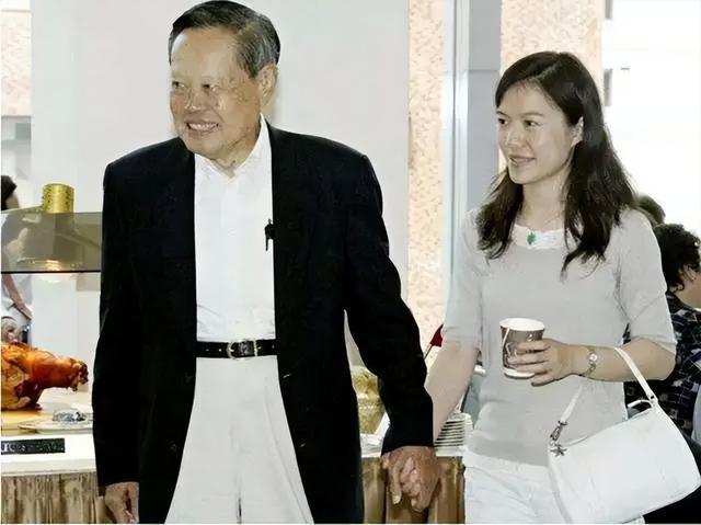 恩爱至今,杨振宁子女:翁帆是个好女孩(杨振宁和翁帆夫妻相)