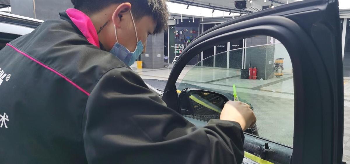 汽车窗膜的隔热和防晒，并不是同一回事（车窗隔热膜原理）