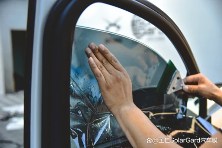 防晒隔热！我为什么劝你给天幕玻璃贴膜？（天幕隔热膜质量怎么样）
