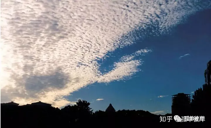 有卷积云的北京天空好美！是不是还有池化云？全连接云？（北京天空引擎数字科技有限公司）