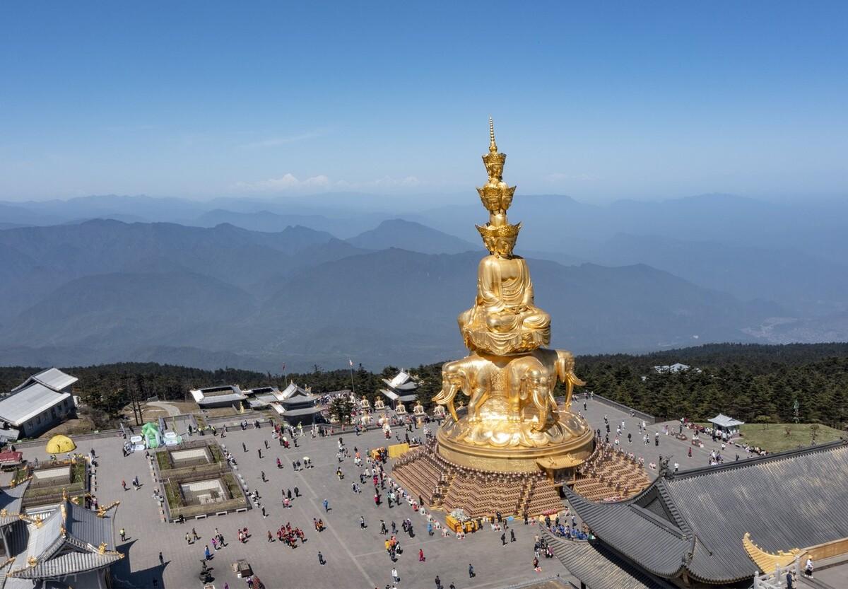 四川最好玩的地方，去九寨沟旅游要多少钱?（到四川九寨沟旅行）