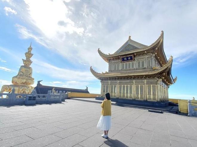 一个人去成都玩要多少钱,玩一趟九寨沟黄龙7天参团报价，人均1300（一个人去成都旅游需要多少钱）