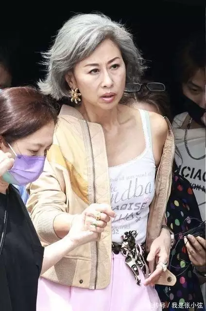 叶倩文的白发、林青霞的法令纹，治好了多少中年女人的容貌焦虑症(叶倩文演唱会林青霞)