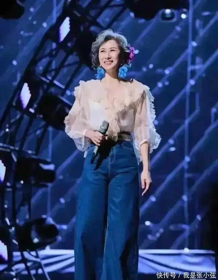 叶倩文的白发、林青霞的法令纹，治好了多少中年女人的容貌焦虑症(叶倩文演唱会林青霞)