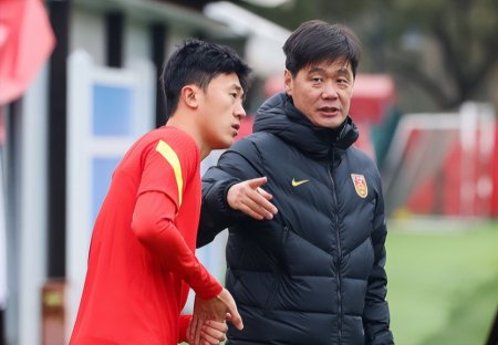 国足帅位又迎变数！李霄鹏下课基本已成定局，新一轮选帅即将开始（李霄鹏接任国足主帅）