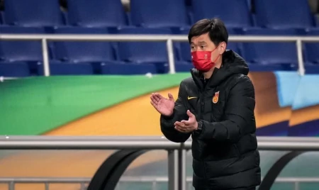 尴尬！国足主帅李霄鹏形同下课，足协不给说法，未来一年都赋闲（李霄鹏国足主教练成绩如何）