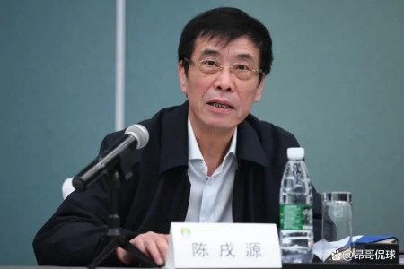 尴尬！国足主帅李霄鹏形同下课，足协不给说法，未来一年都赋闲（李霄鹏国足主教练成绩如何）