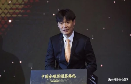 尴尬！国足主帅李霄鹏形同下课，足协不给说法，未来一年都赋闲（李霄鹏国足主教练成绩如何）