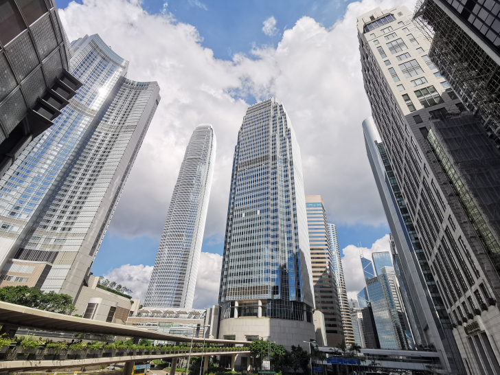 AI热潮提振云服务需求 微软(MSFT.US)Q3业绩全线超预期！ 盘后一度跃升超9%