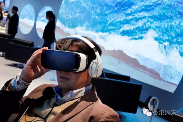 以当今最火的虚拟现实技术（VR）作的艺术品，你也可以免费玩