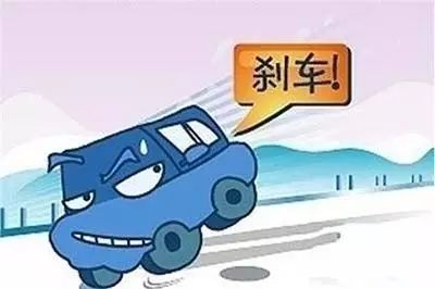 手动挡踩刹车的时候要不要踩离合？