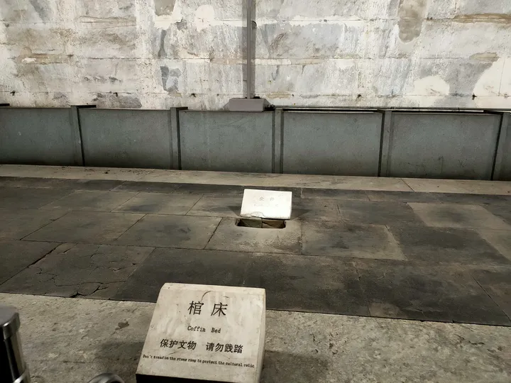 实探北京十三陵定陵地宫，揭秘传说中的皇后诈尸，真的很邪门？-十三陵定陵语音讲解