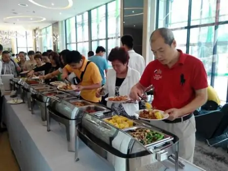 “自助餐”怎么总吃不回本？员工爆料：餐厅布局巧妙，全是套路（自助餐不好吃咋办）